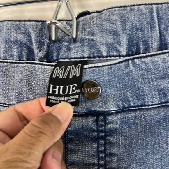 Hue Stretchy Pull On Jeans Size Medium - Picture 5 of 5